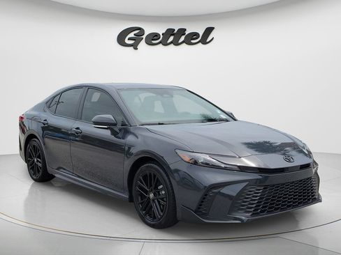 Certified 2025 Toyota Camry SE FWD image 3