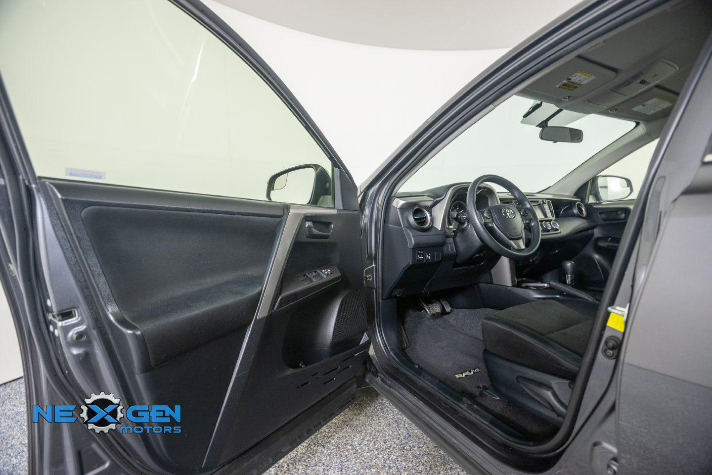 Used 2016 Toyota RAV4 LE FWD image 10