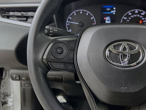 Used 2025 Toyota Corolla LE image 19