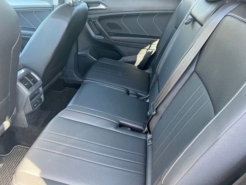 Used 2023 Volkswagen Tiguan SE image 10