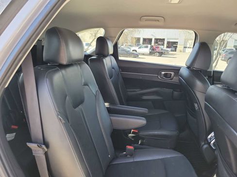 Used 2025 Kia Sorento EX FWD image 17