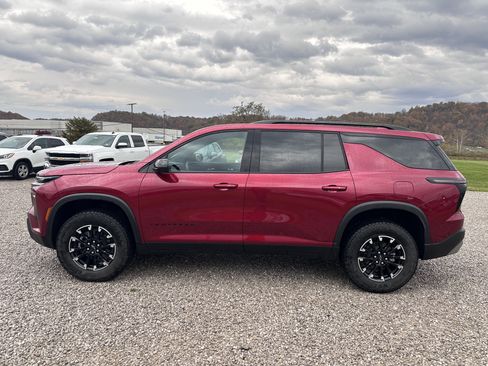 Used 2024 Chevrolet Traverse Z71 image 5