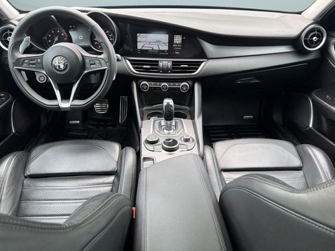 Used 2018 Alfa Romeo Giulia Ti Sport w/ Quick Order Package 22S Sport AWD/4WD image 5