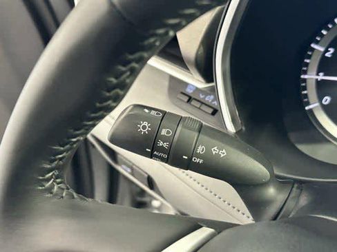 Used 2022 Toyota Highlander XLE image 18