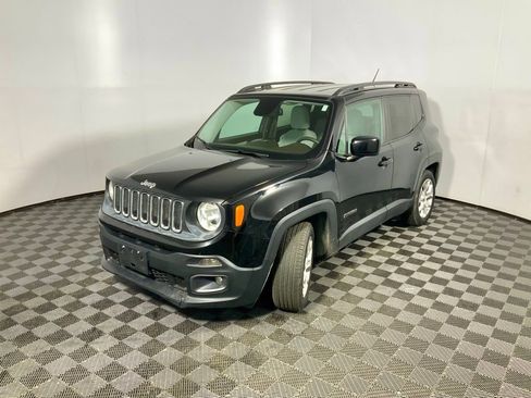 Used 2017 Jeep Renegade Latitude w/ Popular Equipment Group image 7