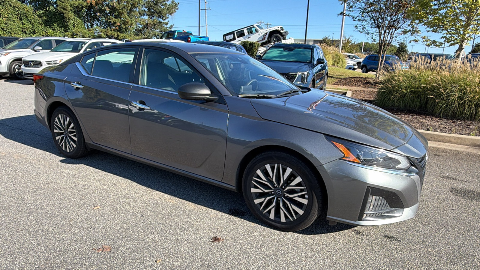Used 2025 Nissan Altima 2.5 SV FWD image 5