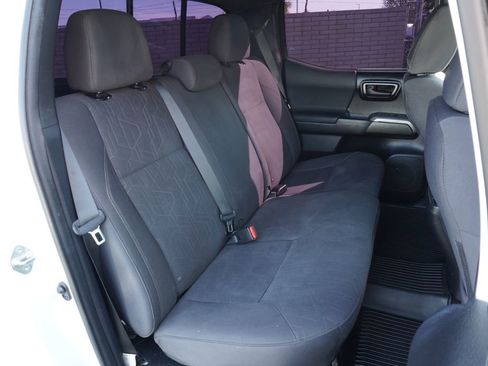 Used 2018 Toyota Tacoma TRD Off-Road w/ Technology Package image 10