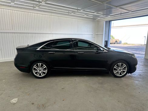 Used 2013 Lincoln MKZ image 4