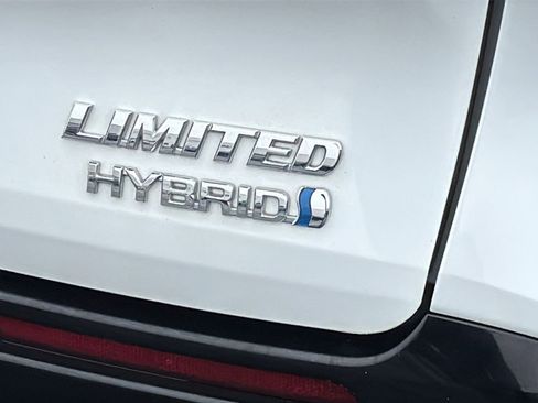 Certified 2024 Toyota Sienna Limited image 8