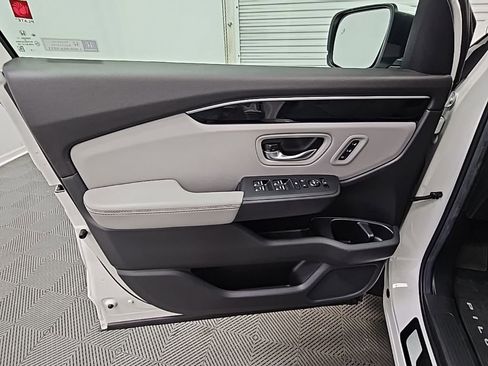 Used 2025 Honda Pilot EX-L image 28