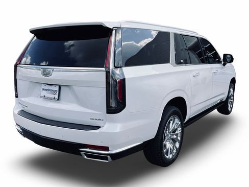 Used 2022 Cadillac Escalade ESV Premium Luxury Platinum w/ LPO, Floor Liner Package AWD/4WD image 10