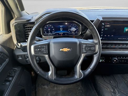 Used 2023 Chevrolet Silverado 1500 LT AWD/4WD image 19