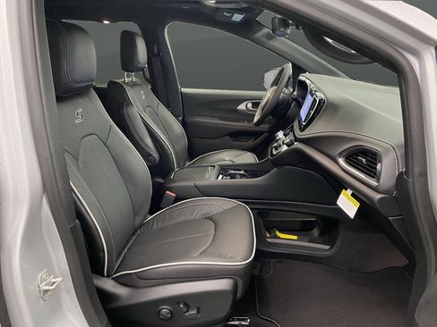 New 2026 Chrysler Pacifica Limited w/ S Appearance Package AWD/4WD image 33