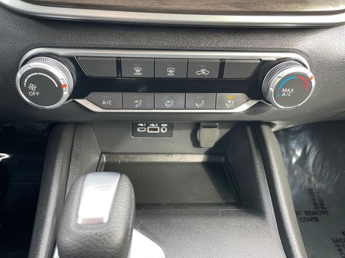 Used 2025 Nissan Altima 2.5 SV FWD image 16