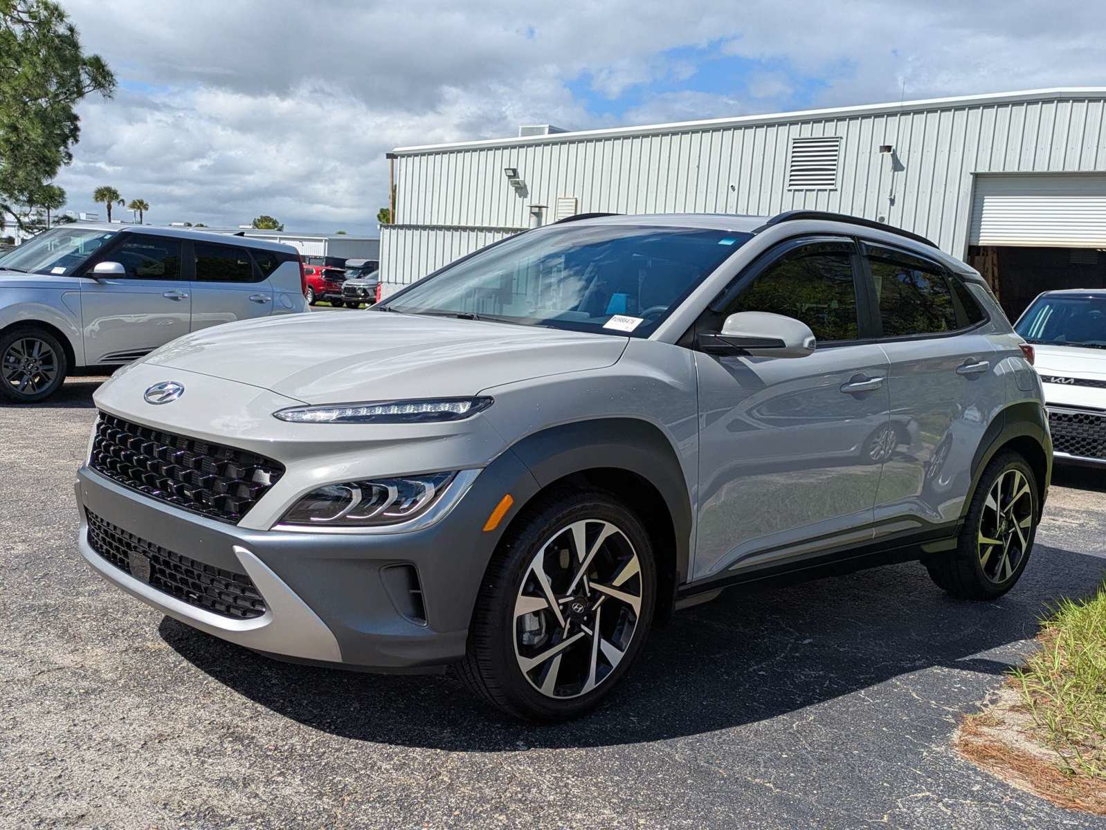 Used 2023 Hyundai Kona Limited FWD image 6