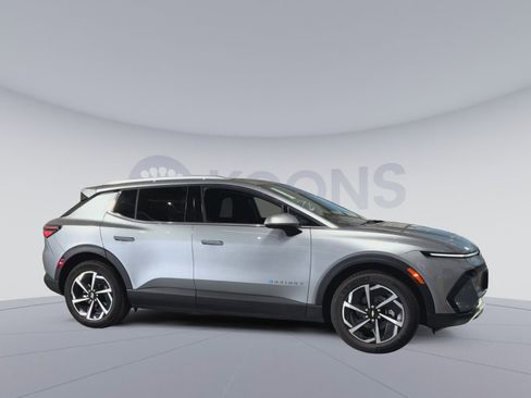 New 2026 Chevrolet Equinox EV LT image 2