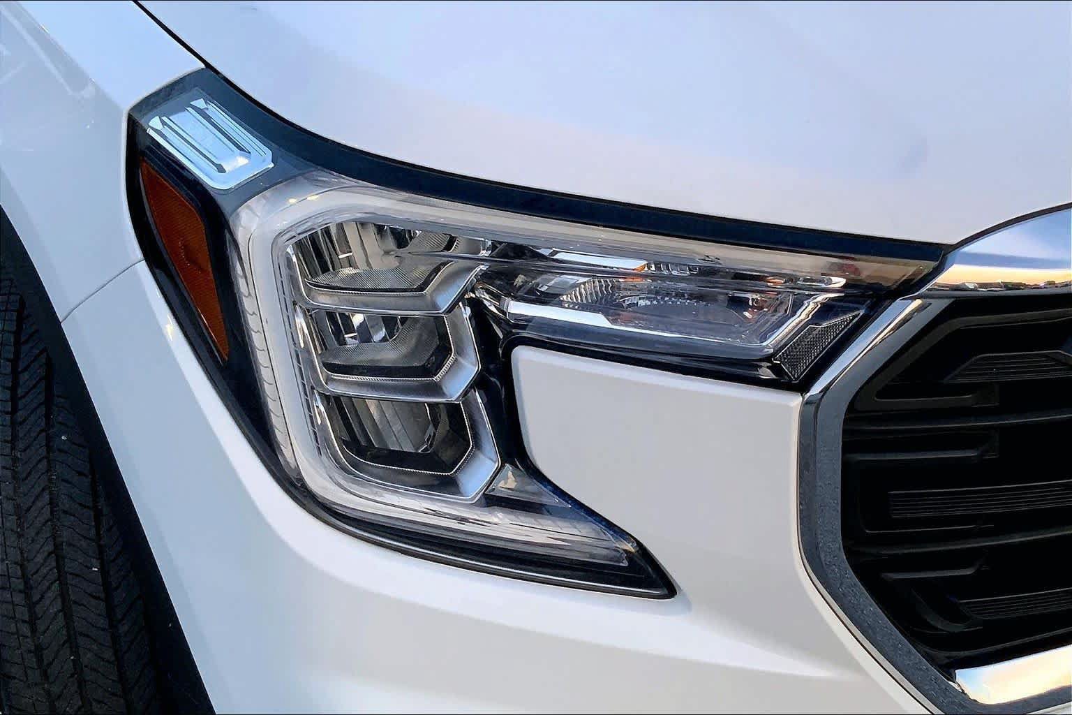 Used 2024 GMC Terrain SLE AWD/4WD image 24