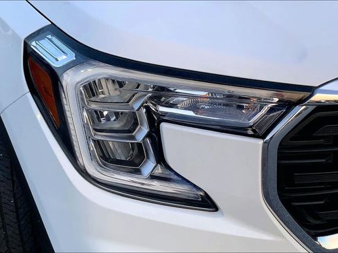 Used 2024 GMC Terrain SLE AWD/4WD image 24