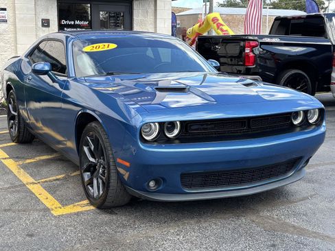 Used 2021 Dodge Challenger SXT w/ Blacktop Package image 7