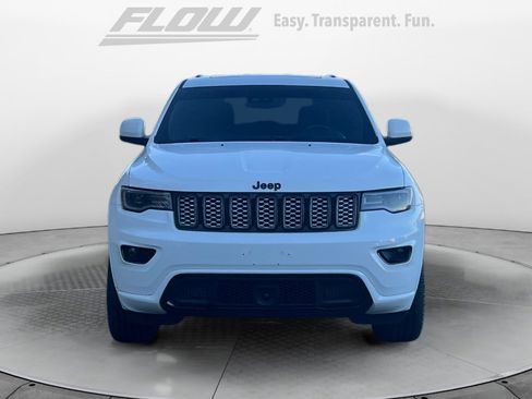 Used 2020 Jeep Grand Cherokee Altitude image 2