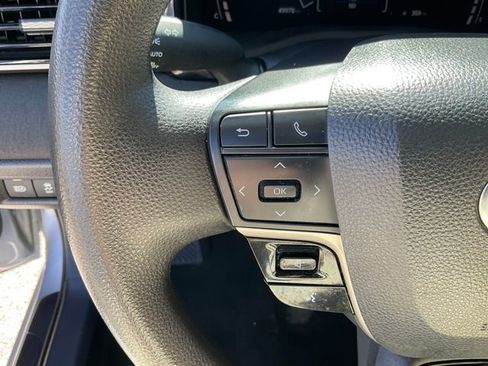 Used 2025 Toyota Camry LE image 10