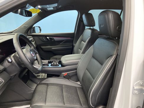 Used 2025 Buick Enclave Sport Touring image 9