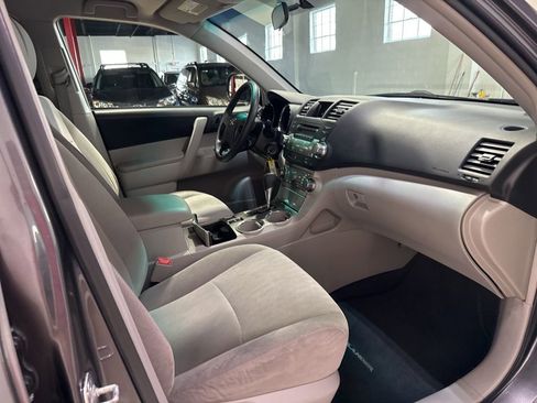 Used 2012 Toyota Highlander 4WD w/ Tow Pkg image 34