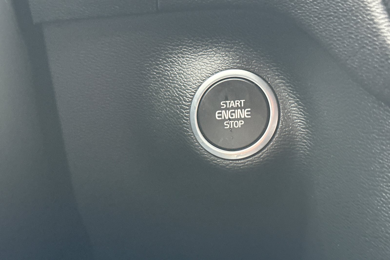 Used 2025 Volvo XC40 B5 Core AWD/4WD image 25