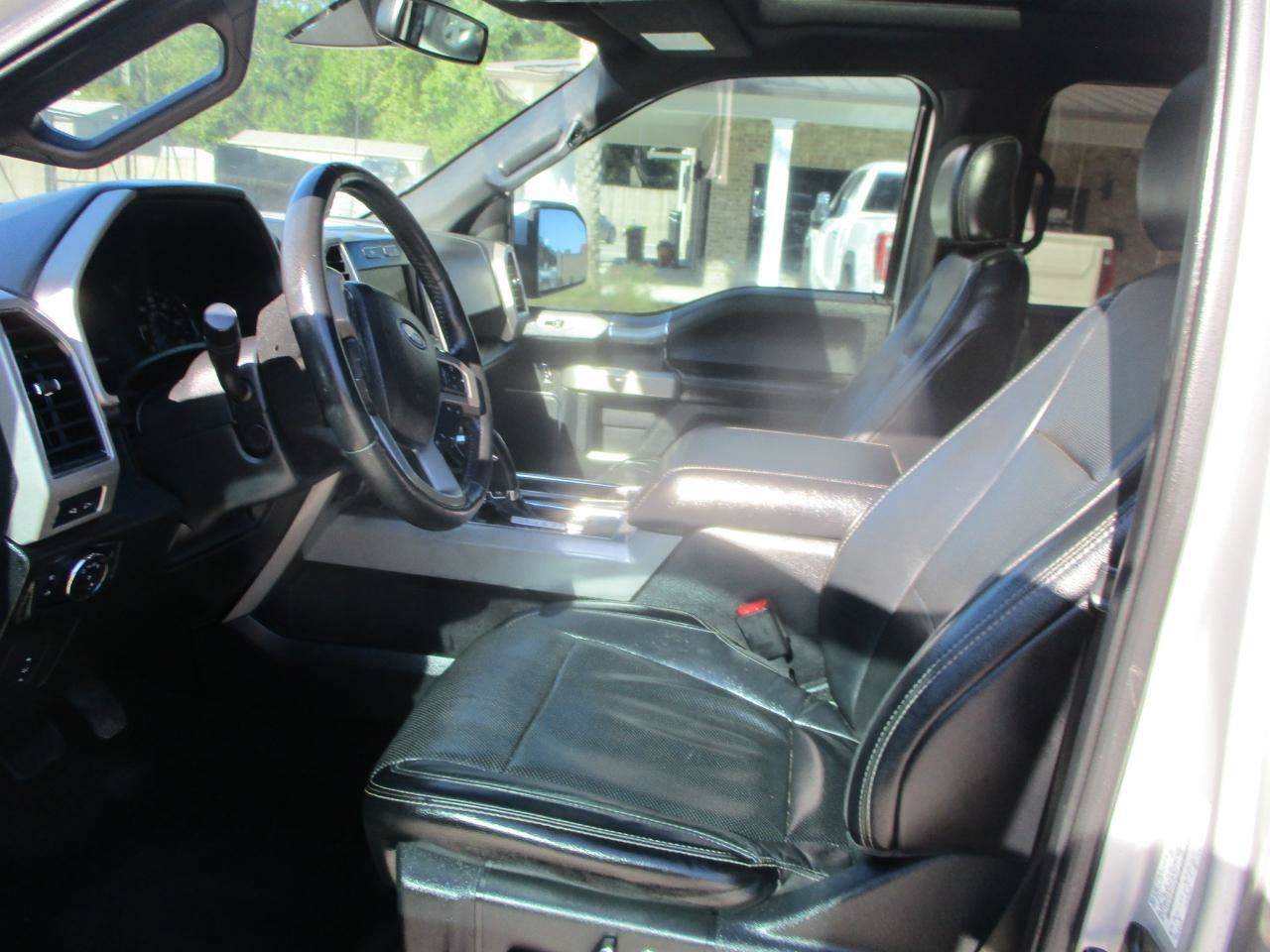 Used 2017 Ford F150 Lariat w/ Equipment Group 502A Luxury AWD/4WD image 15