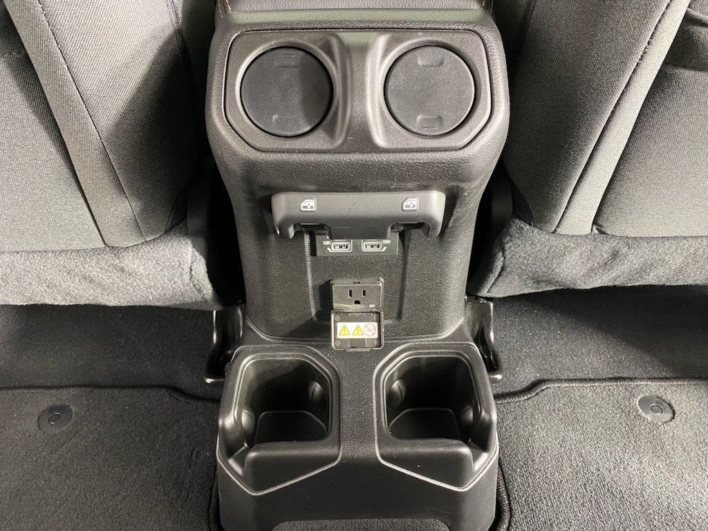 Used 2026 Jeep Wrangler Unlimited Sahara AWD/4WD image 17