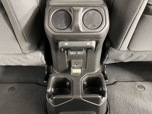 Used 2026 Jeep Wrangler Unlimited Sahara AWD/4WD image 17