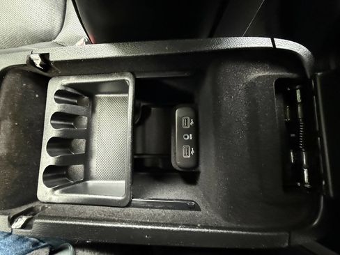 Used 2018 Chrysler 300 Limited w/ Safetytec Plus Group image 31