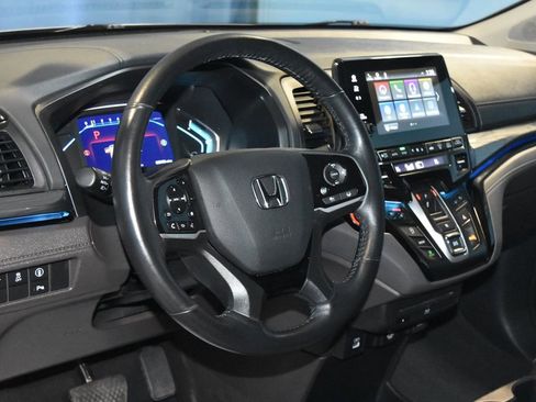 Used 2023 Honda Odyssey Elite image 2