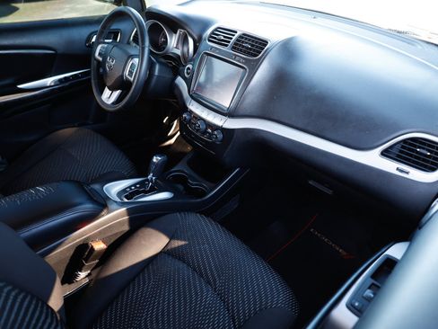 Used 2015 Dodge Journey SXT w/ Flexible Seating Group image 18