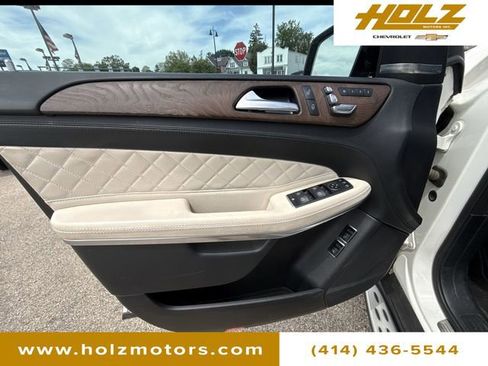 Used 2017 Mercedes-Benz GLS 550 4MATIC image 23