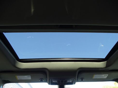 Used 2021 GMC Sierra 1500 SLT w/ SLT Convenience Package image 12