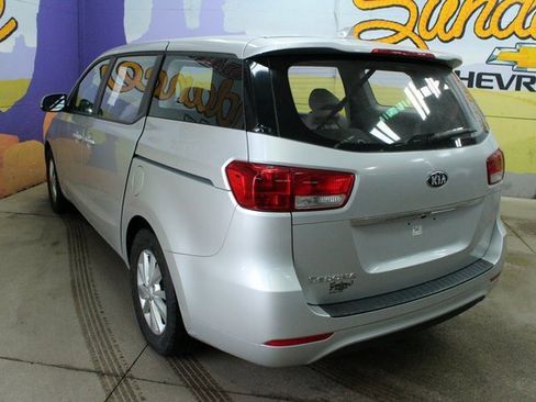 Used 2018 Kia Sedona L image 6