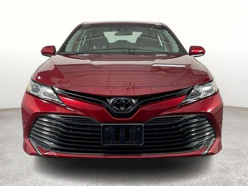 Used 2019 Toyota Camry LE image 5
