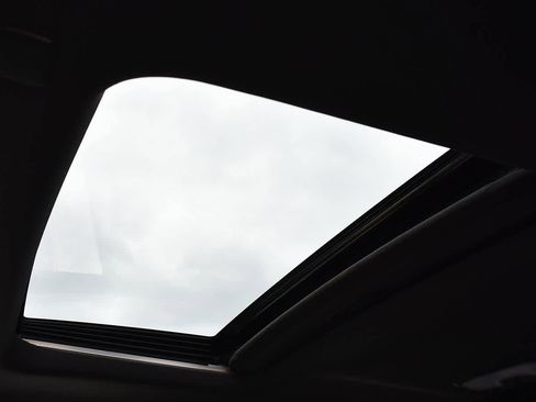 Used 2026 Chevrolet Colorado Z71 w/ Technology Package AWD/4WD image 9