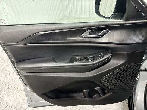 Used 2024 Jeep Grand Cherokee Altitude image 23