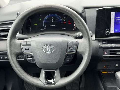 Used 2025 Toyota Camry LE FWD image 11