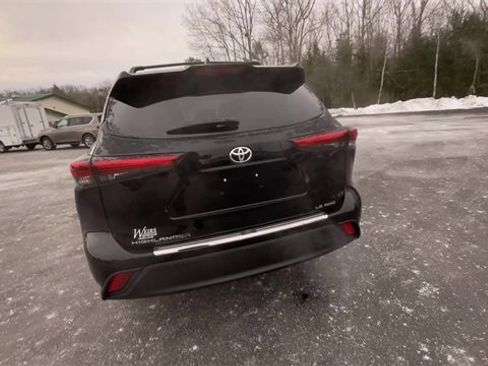 Used 2022 Toyota Highlander LE image 7