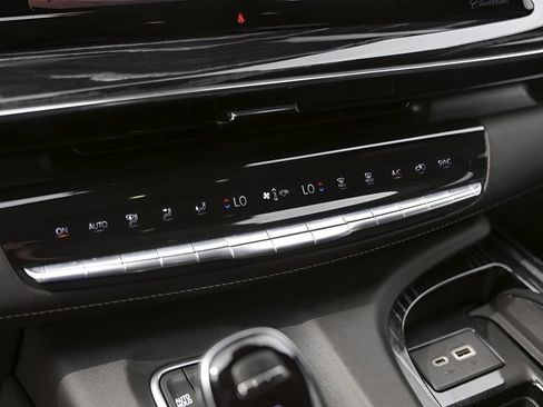 Used 2021 Cadillac Escalade ESV Sport w/ Driver Assist Tech Package AWD/4WD image 18
