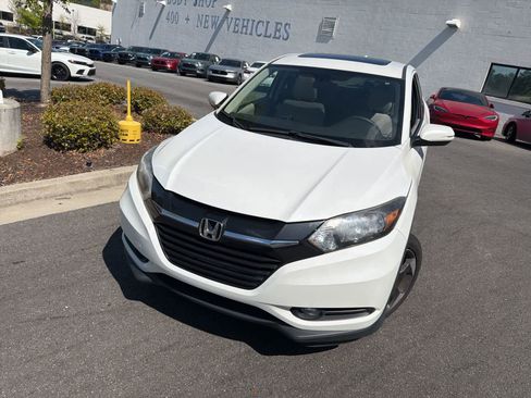 Used 2018 Honda HR-V EX image 3