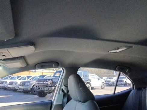 Used 2019 Toyota Camry L image 14