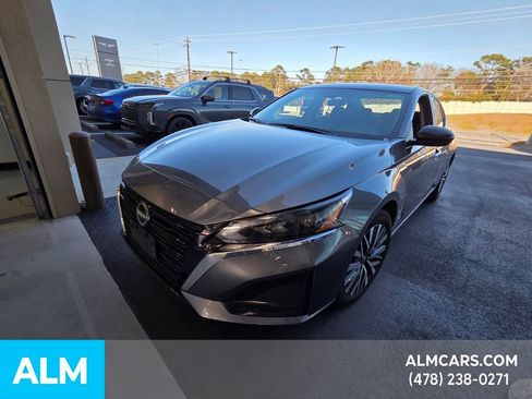 Used 2025 Nissan Altima 2.5 SV image 1