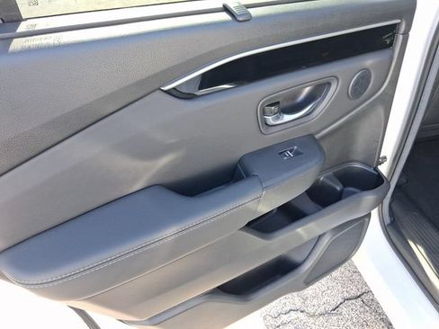 Used 2025 Honda Pilot EX-L image 9