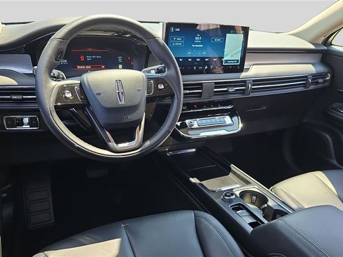 Used 2025 Lincoln Corsair AWD image 20