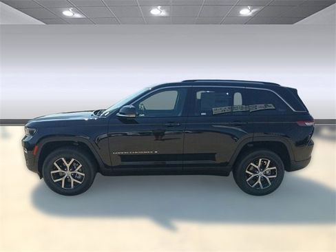 New 2023 Jeep Grand Cherokee Limited image 2