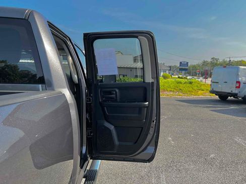 Used 2018 RAM 1500 Express image 18